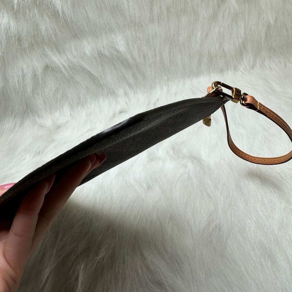🔥 SOLD#358NP Neverfull GM Pouch - Picture 4 of 8